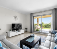 Двухкомнатные апартаменты с террасой в Эстепоне у моря