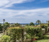 Двухкомнатные апартаменты с террасой в Эстепоне у моря