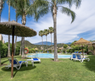 Двухкомнатные апартаменты с террасой в Эстепоне у моря