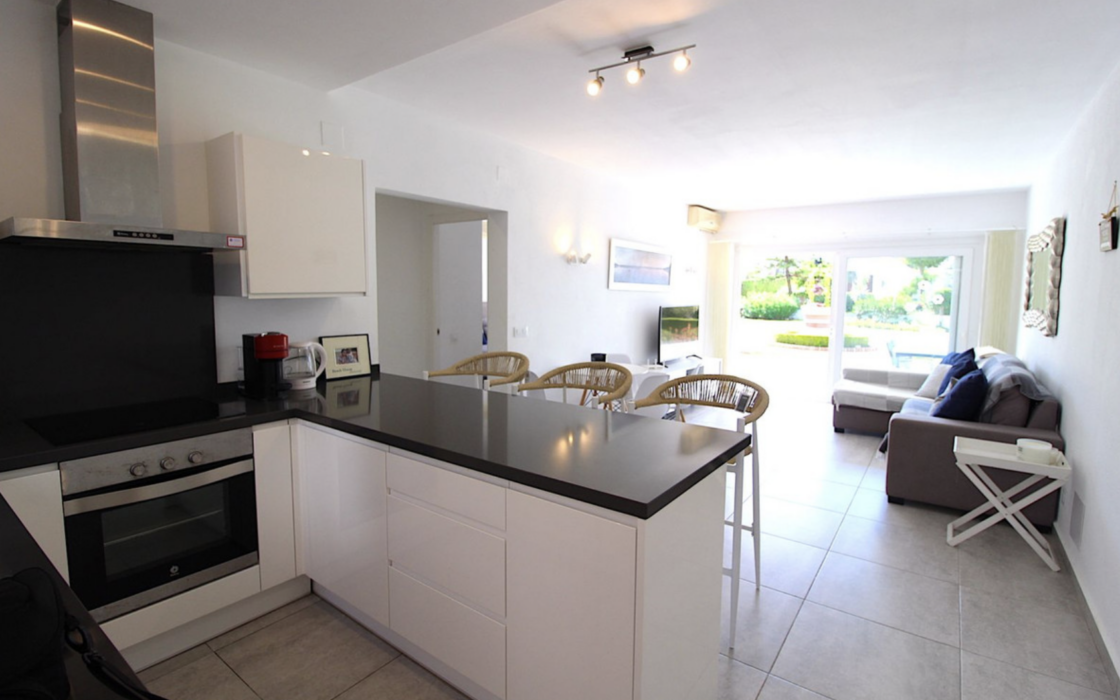 Двухкомнатная квартира с садом в Эстепоне 79 кв.м