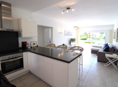 Двухкомнатная квартира с садом в Эстепоне 79 кв.м