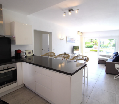 Двокімнатна квартира з садом в Естепоні 79 кв.м