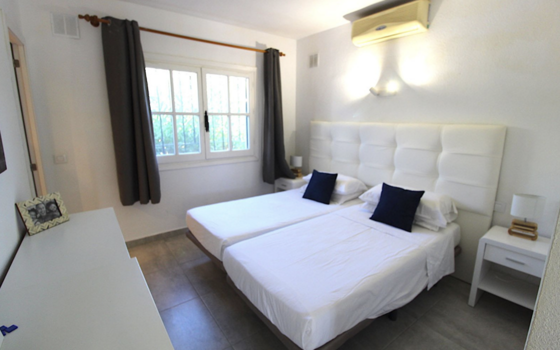 Двухкомнатная квартира с садом в Эстепоне 79 кв.м