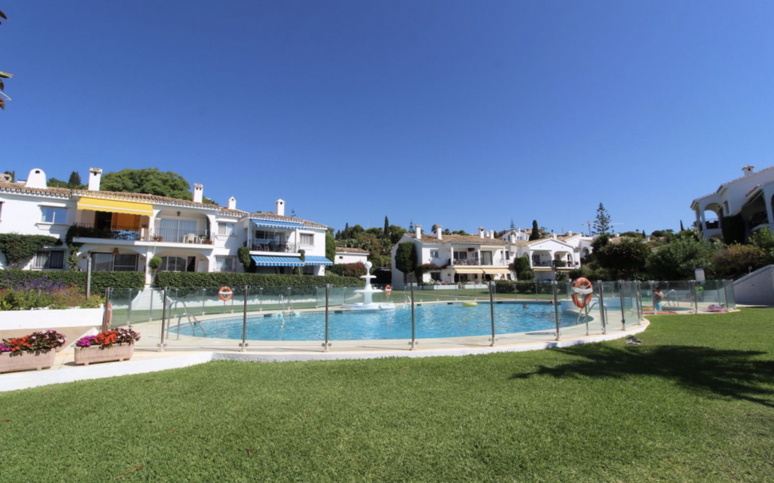 Двухкомнатная квартира с садом в Эстепоне 79 кв.м