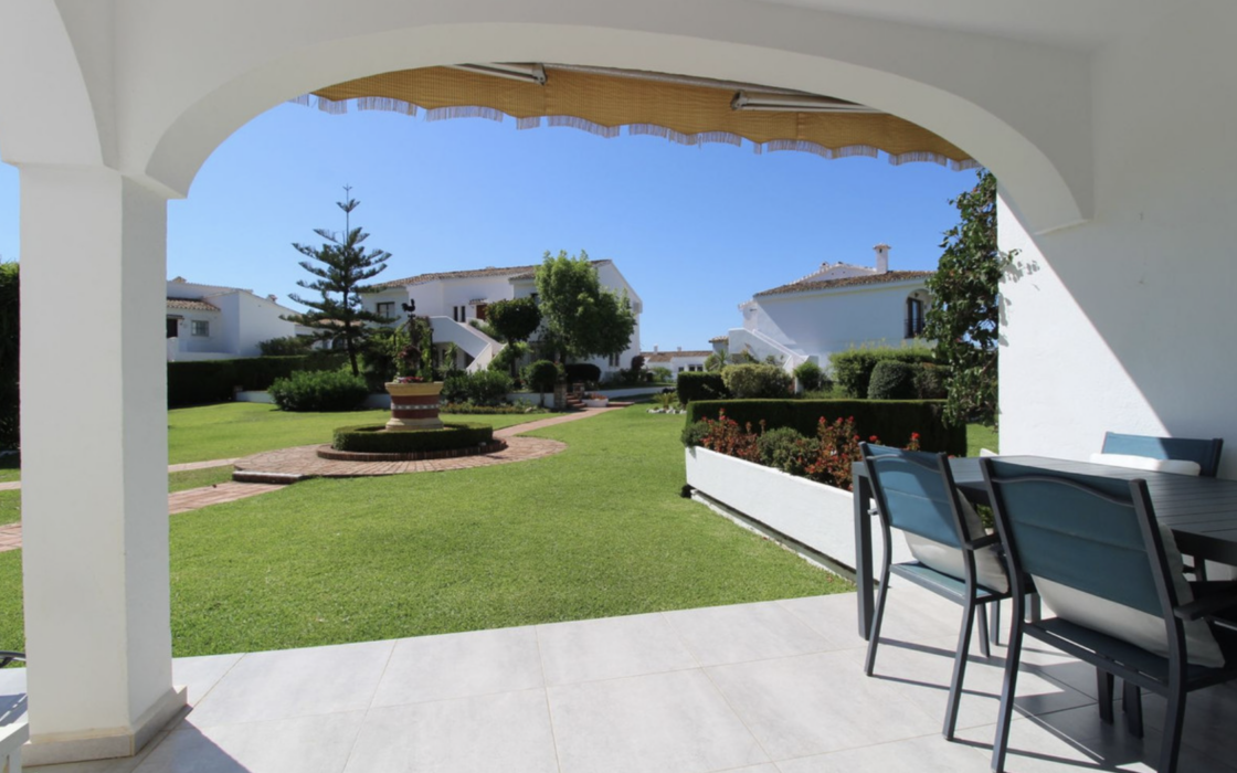 Двухкомнатная квартира с садом в Эстепоне 79 кв.м