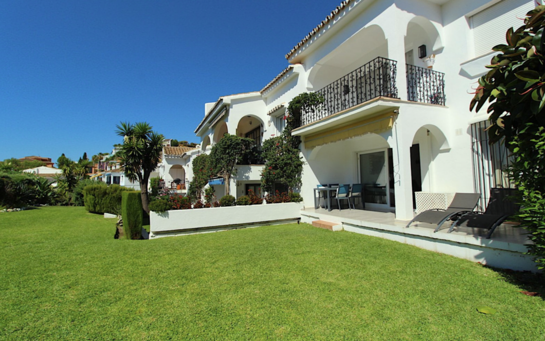 Двухкомнатная квартира с садом в Эстепоне 79 кв.м