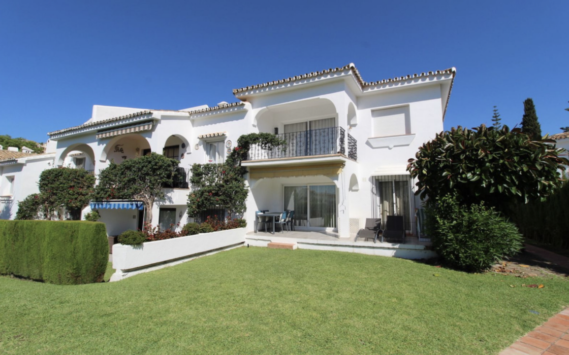 Двухкомнатная квартира с садом в Эстепоне 79 кв.м