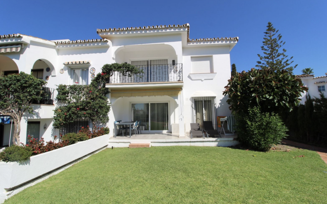 Двухкомнатная квартира с садом в Эстепоне 79 кв.м