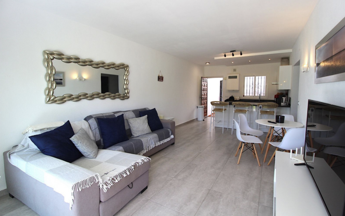 Двухкомнатная квартира с садом в Эстепоне 79 кв.м