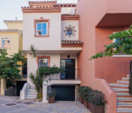 Таунхаус с террасой в Эстепоне 207 кв.м, 4 комнаты