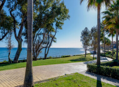 Таунхаус с террасой в Эстепоне 207 кв.м, 4 комнаты