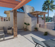 Таунхаус с террасой в Эстепоне 207 кв.м, 4 комнаты