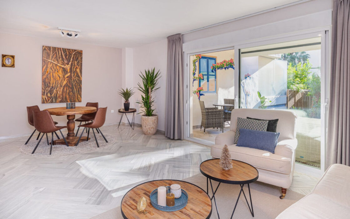 Таунхаус с террасой в Эстепоне 207 кв.м, 4 комнаты