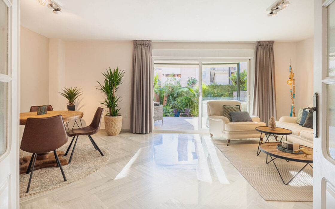 Таунхаус с террасой в Эстепоне 207 кв.м, 4 комнаты