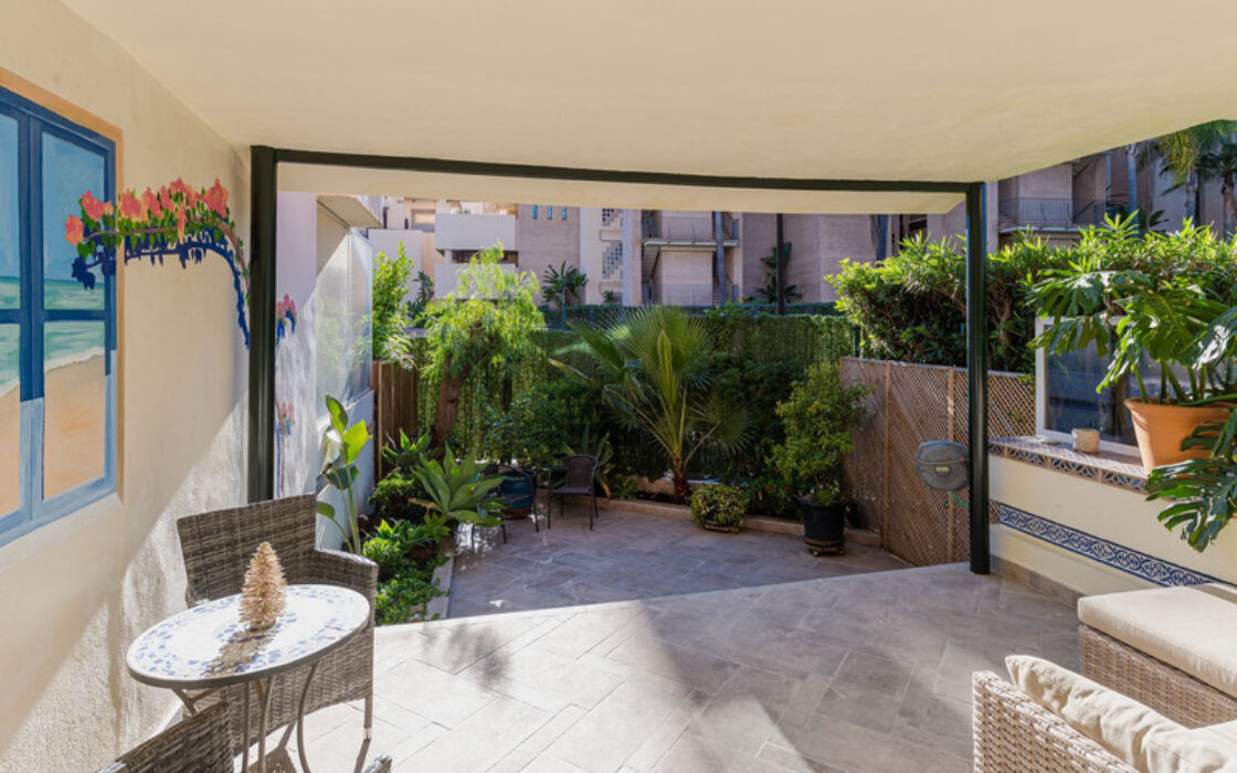 Таунхаус с террасой в Эстепоне 207 кв.м, 4 комнаты