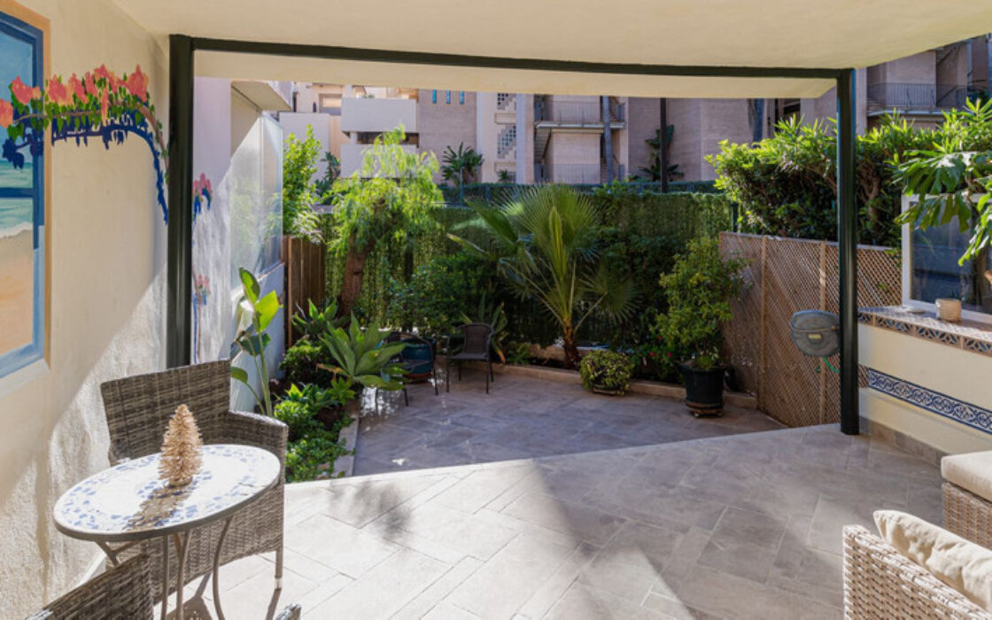 Таунхаус с террасой в Эстепоне 207 кв.м, 4 комнаты