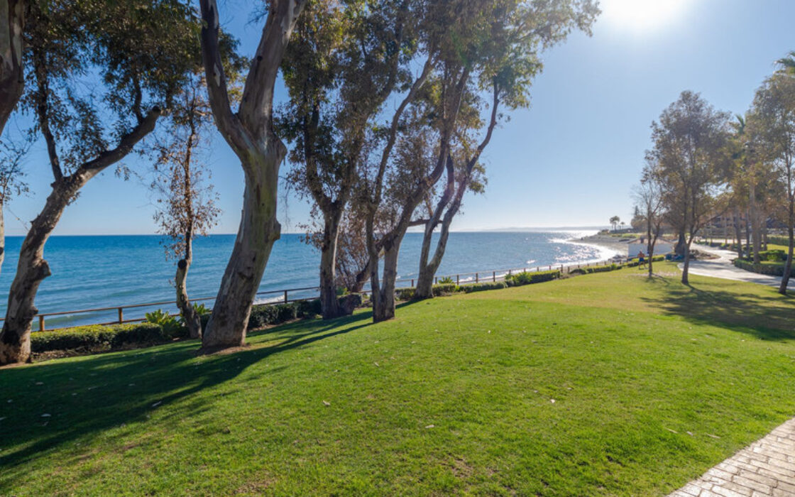 Таунхаус с террасой в Эстепоне 207 кв.м, 4 комнаты