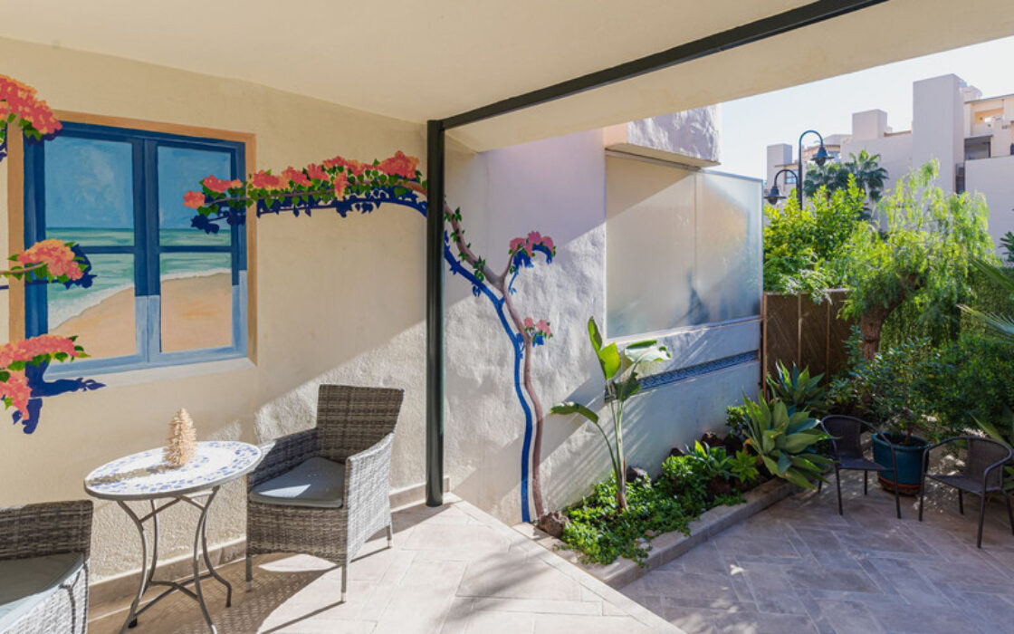 Таунхаус с террасой в Эстепоне 207 кв.м, 4 комнаты