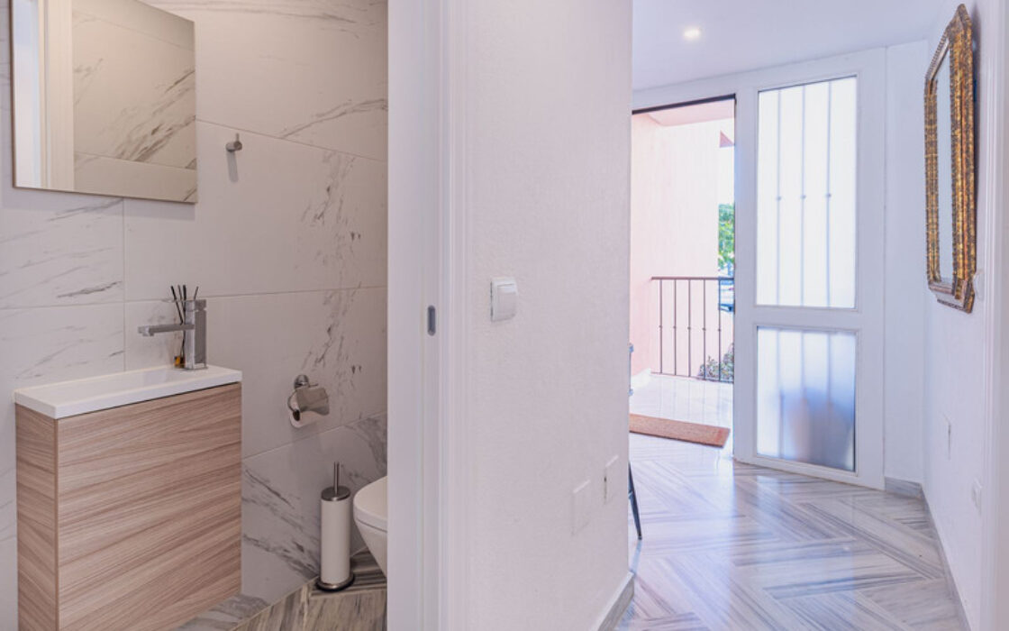 Таунхаус с террасой в Эстепоне 207 кв.м, 4 комнаты