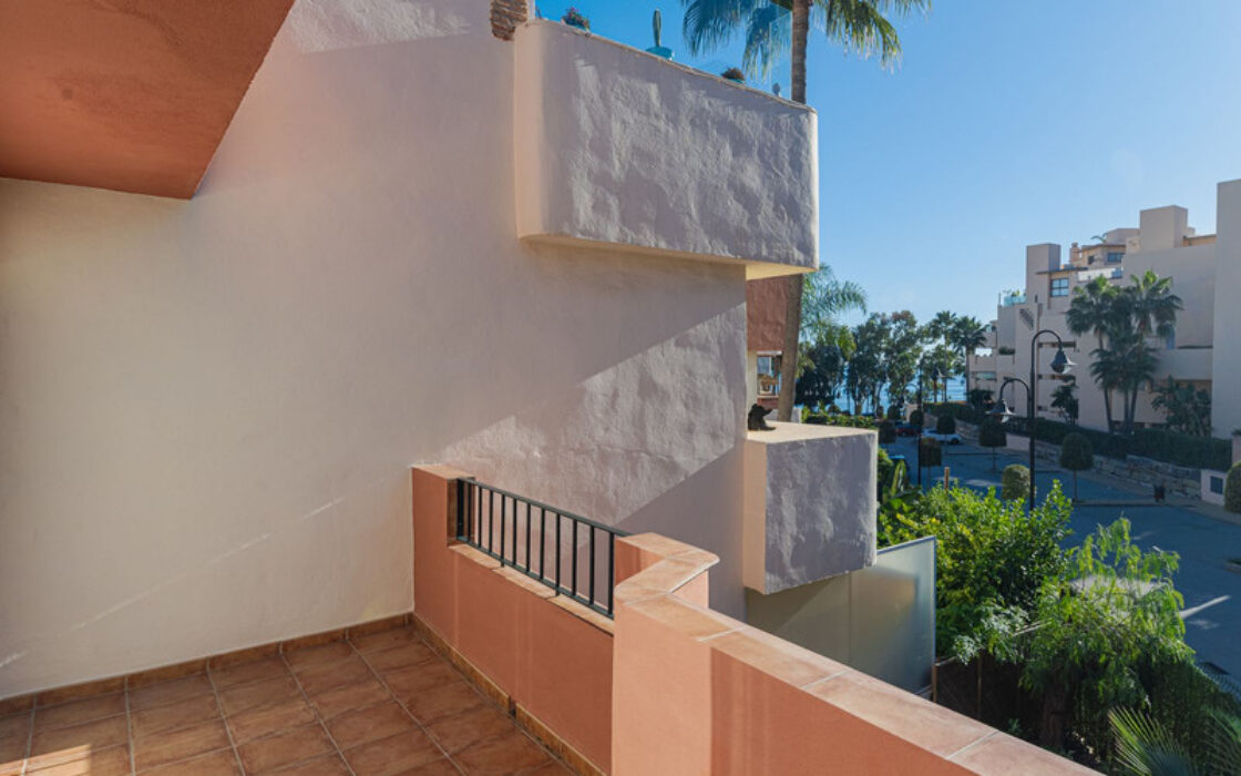 Таунхаус с террасой в Эстепоне 207 кв.м, 4 комнаты