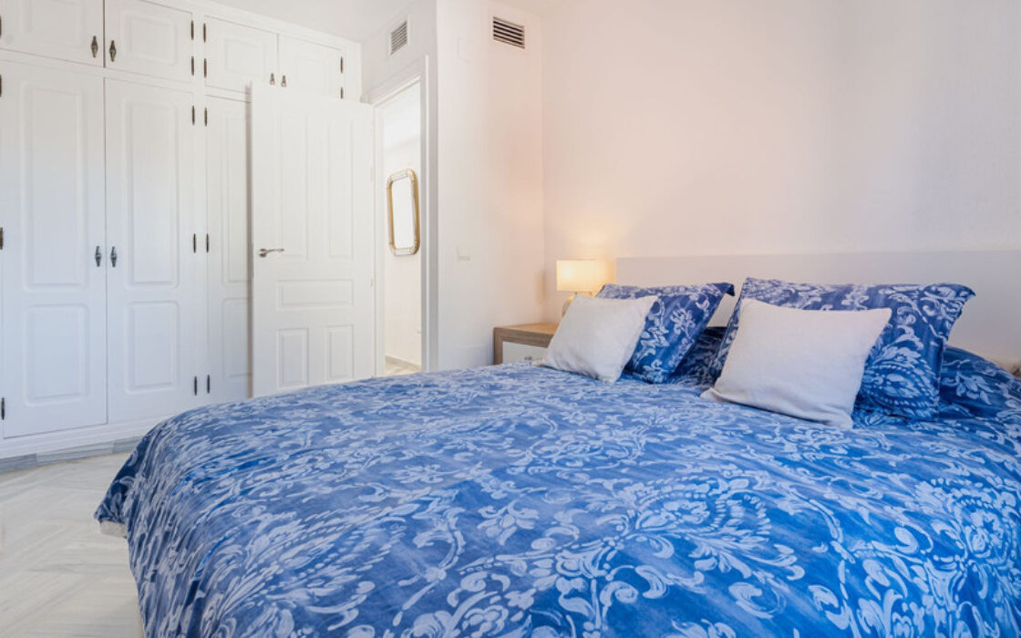 Таунхаус с террасой в Эстепоне 207 кв.м, 4 комнаты