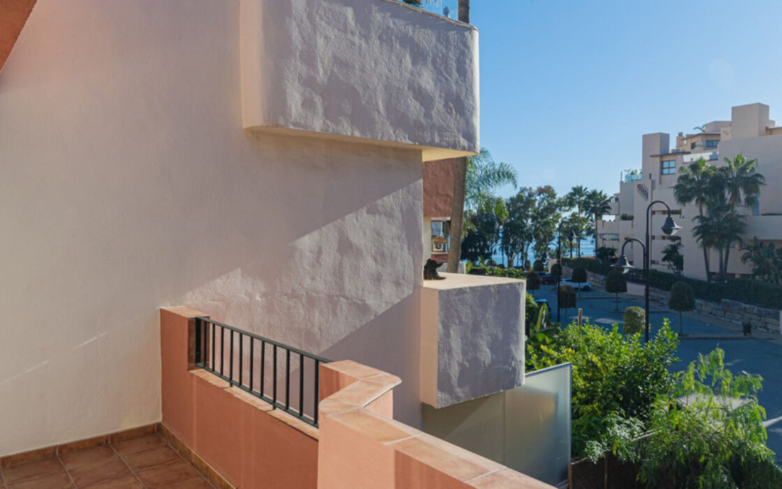 Таунхаус с террасой в Эстепоне 207 кв.м, 4 комнаты