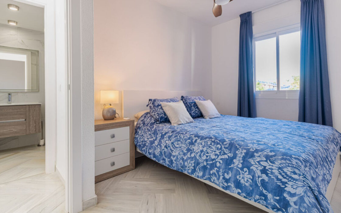 Таунхаус с террасой в Эстепоне 207 кв.м, 4 комнаты