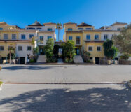 Таунхаус с террасой в Эстепоне 207 кв.м, 4 комнаты