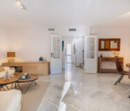 Таунхаус с террасой в Эстепоне 207 кв.м, 4 комнаты