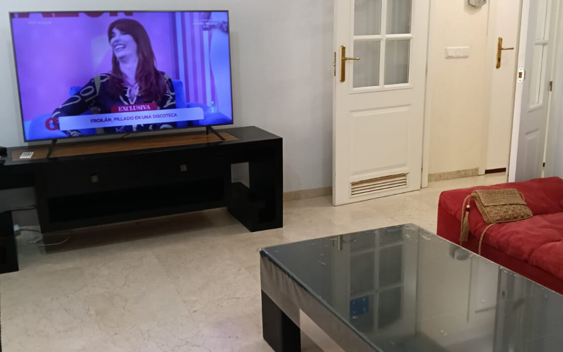 Однокімнатна квартира на набережній в Естепоні 62 кв.м