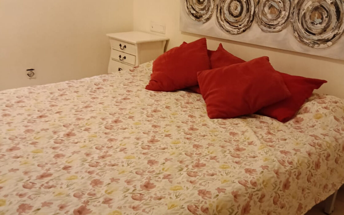 Однокімнатна квартира на набережній в Естепоні 62 кв.м