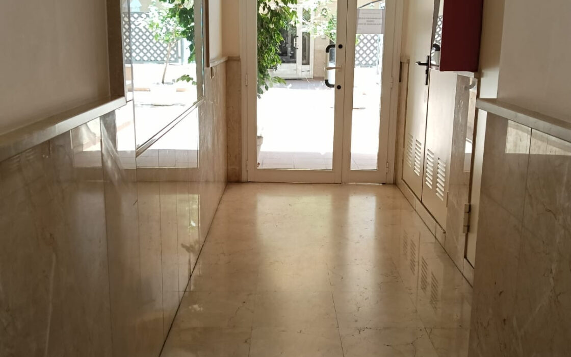 Однокімнатна квартира на набережній в Естепоні 62 кв.м