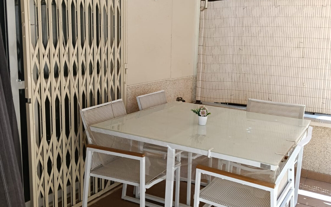 Однокімнатна квартира на набережній в Естепоні 62 кв.м