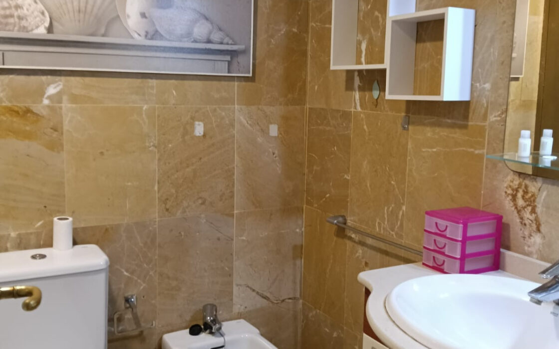 Однокімнатна квартира на набережній в Естепоні 62 кв.м