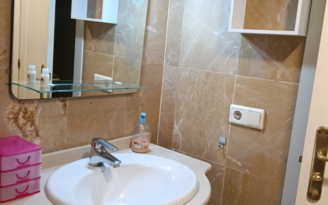 Однокімнатна квартира на набережній в Естепоні 62 кв.м