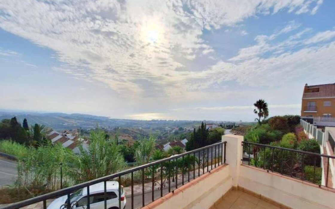 Просторный Таунхаус с Видом на Море в Манильве 146 кв.м