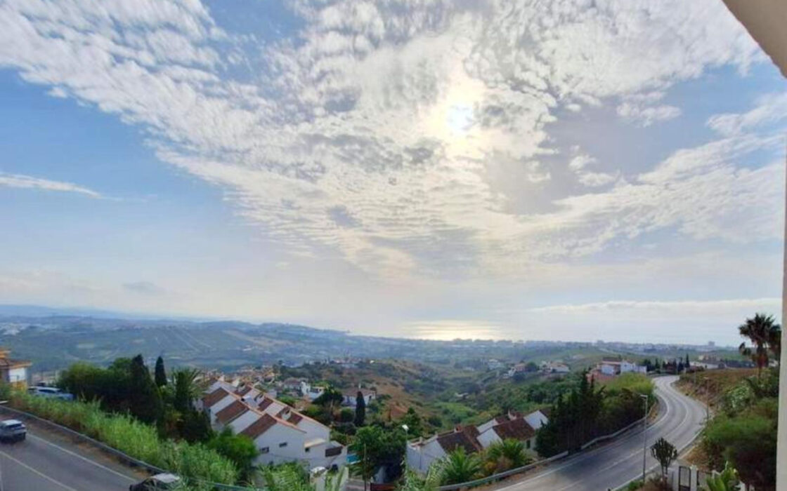 Просторный Таунхаус с Видом на Море в Манильве 146 кв.м