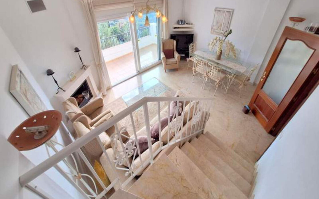 Просторный Таунхаус с Видом на Море в Манильве 146 кв.м