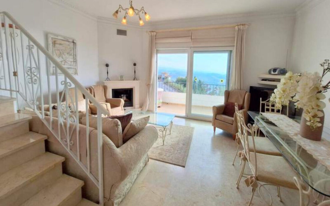 Просторный Таунхаус с Видом на Море в Манильве 146 кв.м