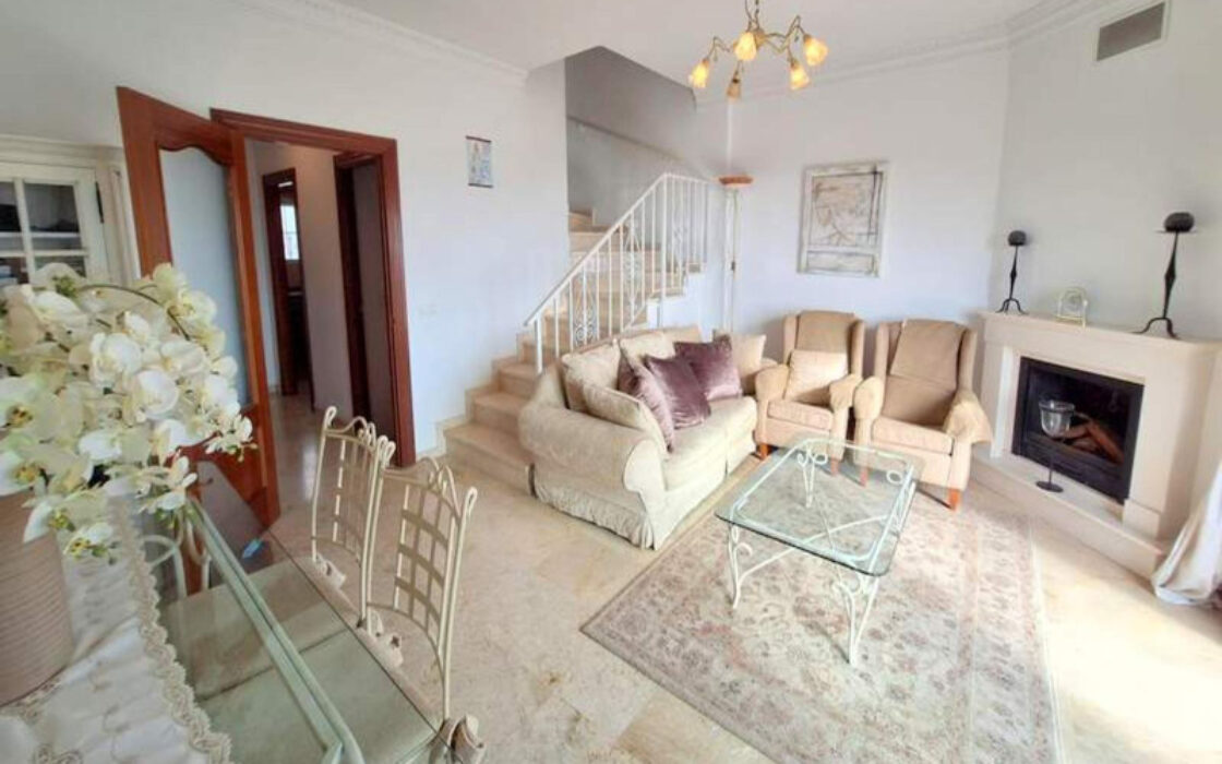 Просторный Таунхаус с Видом на Море в Манильве 146 кв.м