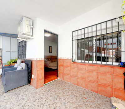 Таунхаус з терасою 43 м² в Нуэва-Анкдусії біля моря