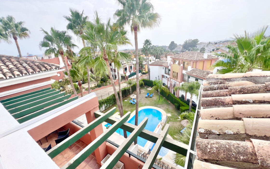 Дуплекс-пентхаус в Эстепоне с террасой и видом на море