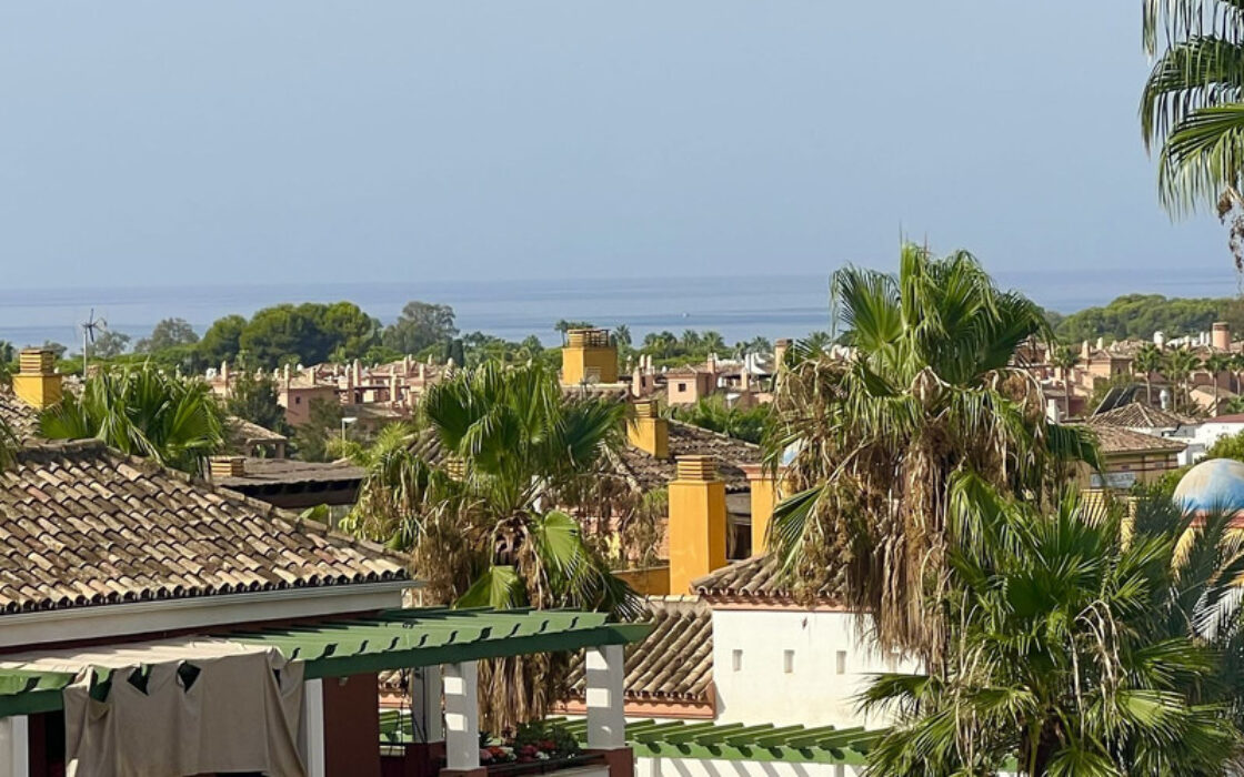 Дуплекс-пентхаус в Эстепоне с террасой и видом на море