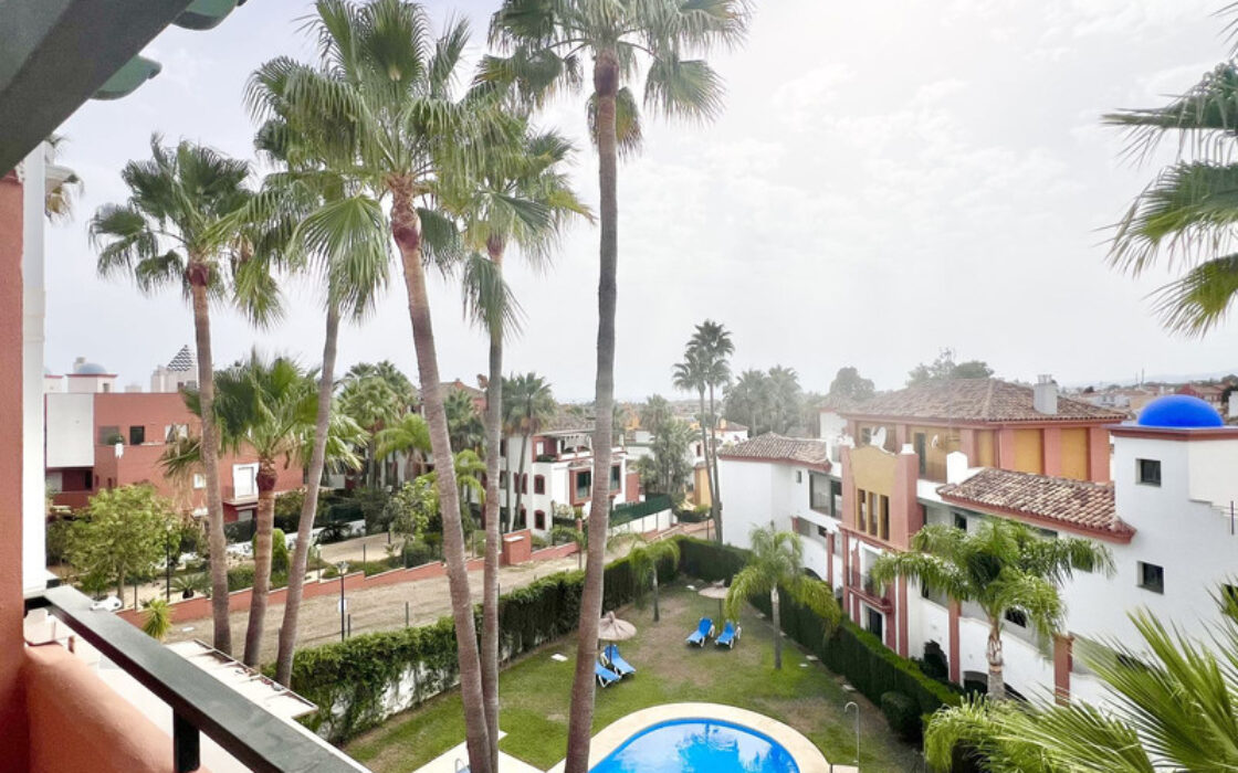 Дуплекс-пентхаус в Эстепоне с террасой и видом на море