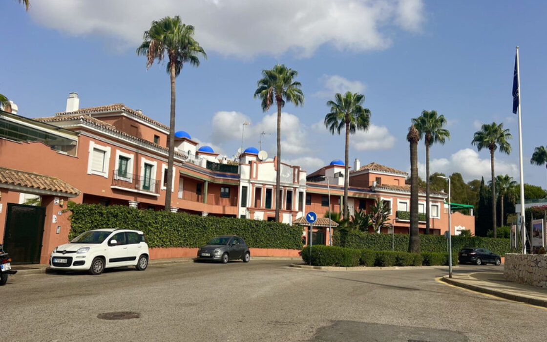 Дуплекс-пентхаус в Эстепоне с террасой и видом на море