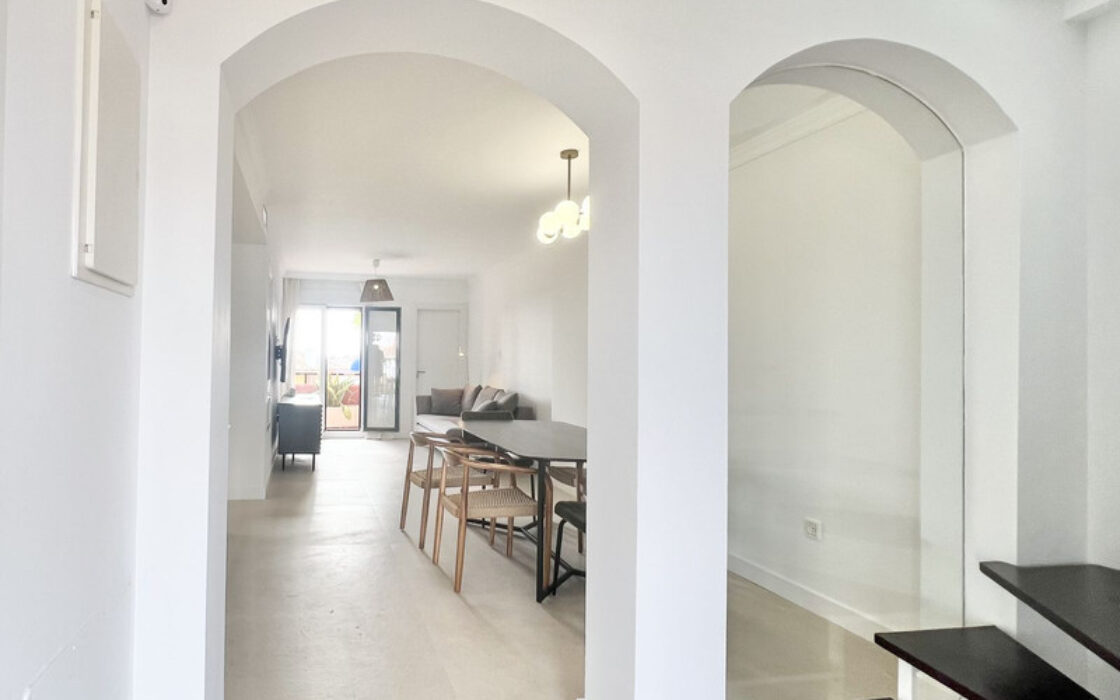 Дуплекс-пентхаус в Эстепоне с террасой и видом на море