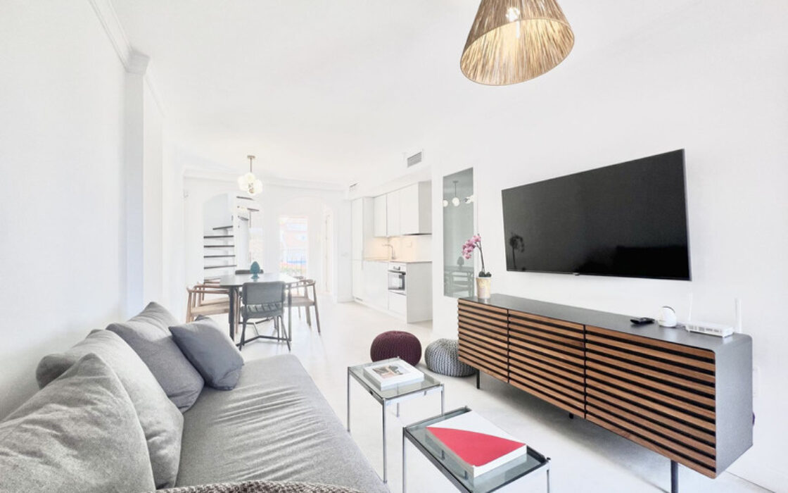 Дуплекс-пентхаус в Эстепоне с террасой и видом на море