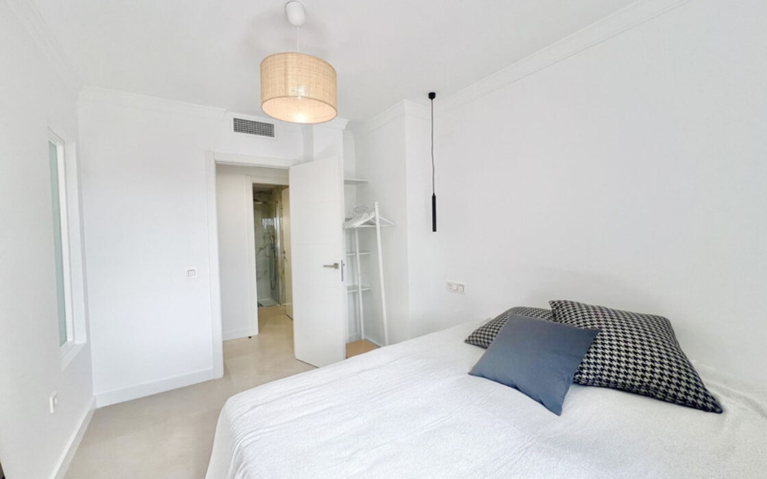 Дуплекс-пентхаус в Эстепоне с террасой и видом на море