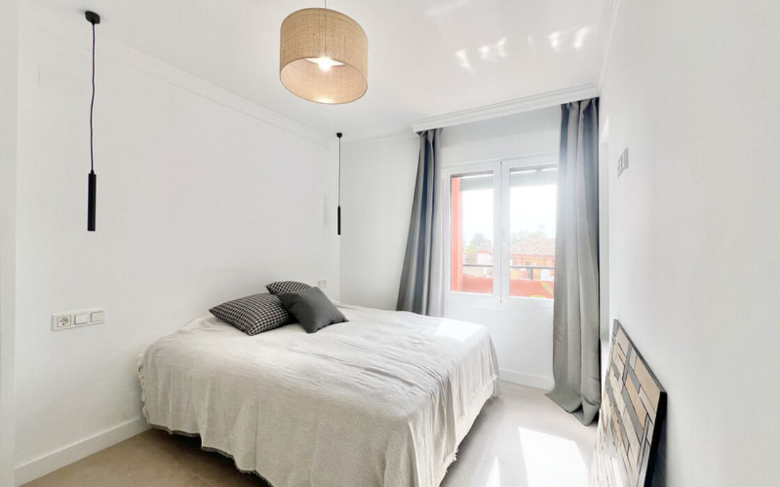 Дуплекс-пентхаус в Эстепоне с террасой и видом на море