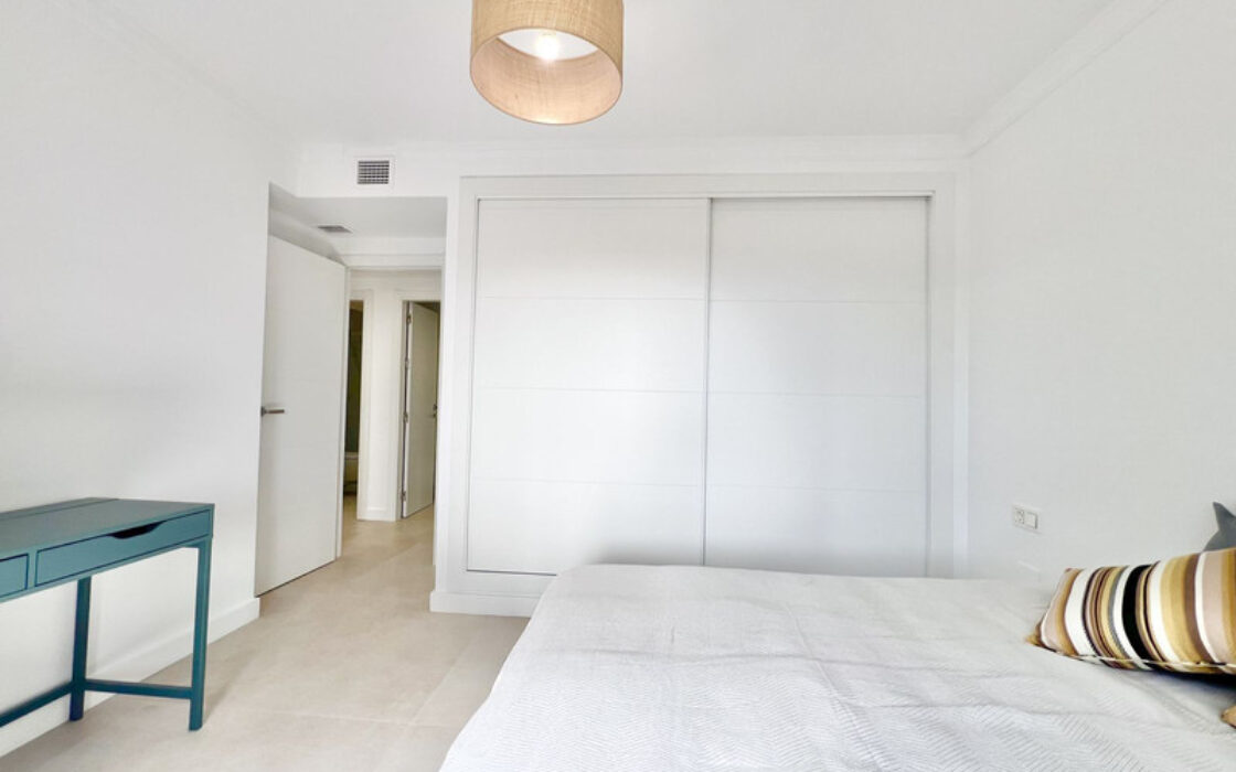 Дуплекс-пентхаус в Эстепоне с террасой и видом на море